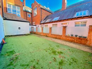 Communal Garden- click for photo gallery